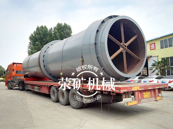 滎礦回轉窯筒體裝車完畢，準備出發(fā)